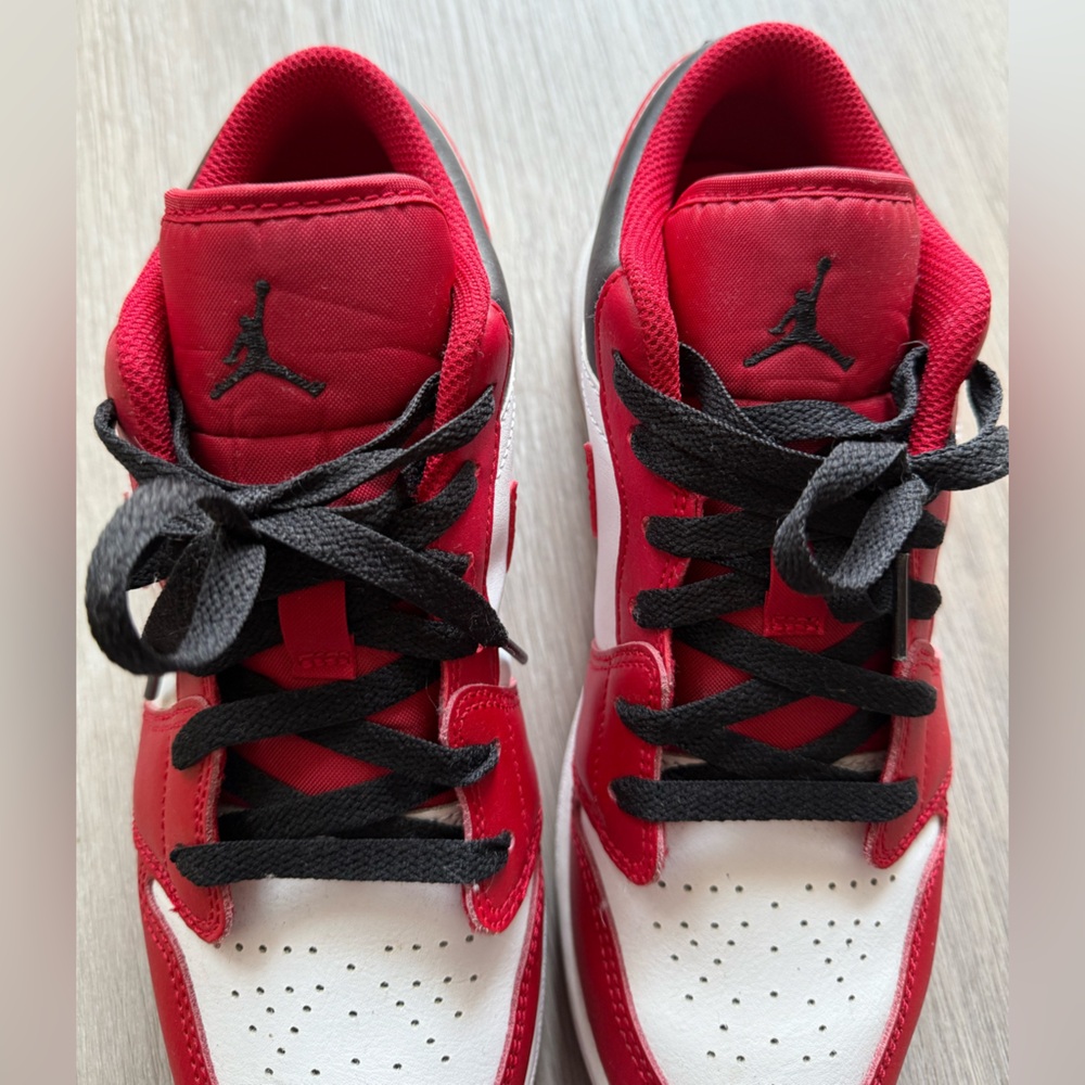Air Jordan 1 Low Chicago White Red Black Youth 7Y - Picture 4 of 9